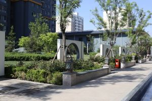园林小区客厅带阳台卧室带飘窗双卧朝阳