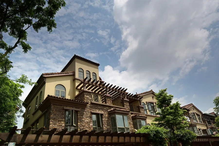 城南 天府新区 山顶上的联排别墅单价1.3万购入天府新区房!