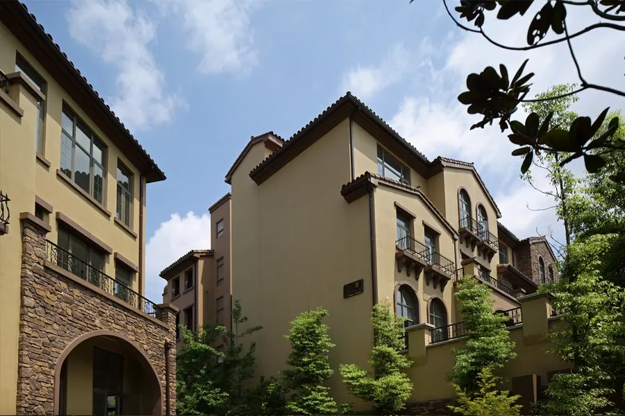 城南 天府新区 山顶上的联排别墅单价1.3万购入天府新区房!