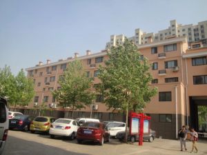 三建家属院,三室户型,精装修,领包入住。