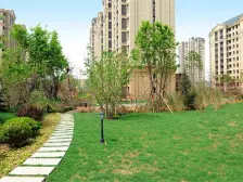 位置好。精装三室二厅。可实现养花种草自由。