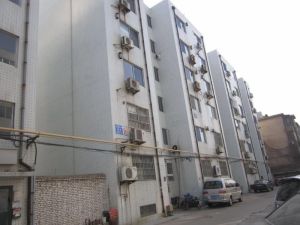 公交公司宿舍3室2厅南北