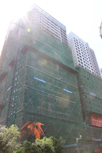 第五街二期实景图远看项目拆外架实景图（2016-6-12）