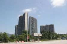 小区背山望水空气清新,配套齐全适合自住小