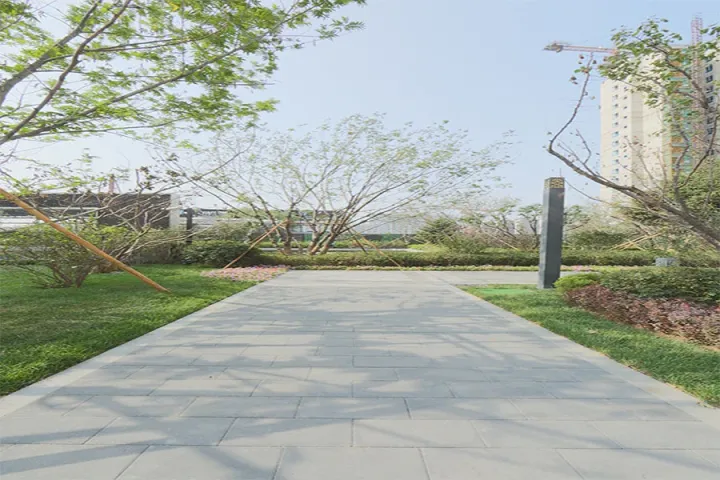 万科润园园区石板路实景图(2016-6-20)