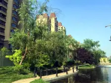 此房位于洞林湖畔,地铁六号线。小区环境优美