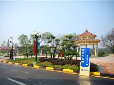 一楼带院,精装修带家具家电,采光好,带地下室。