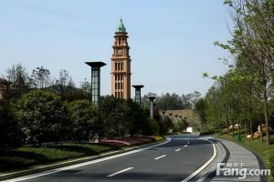 雅居乐富春山居4室2厅南北