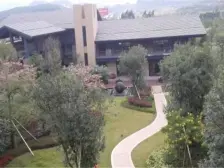 保利二期 电梯低层 朝南看园林