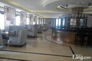 小区中间位置大飞机户型东边采光一点问题没有满五
