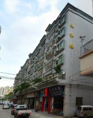 地铁物业就在家门口,带装修大3房,采光通风好。