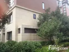 地铁口100米 精装修 小区中间位置 相中来出价