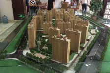 一楼带花园 南向精装修 过两年没有大税 出门就是地铁