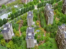 亿达春田里,三室两厅一卫,精装修中间楼层,诚心出售