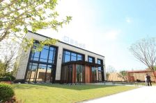 绿地海珀云翡 4室3厅 南 北