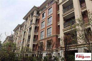 城南多层顶复,自住装修,保养好,实用面积大,满5年