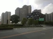 嘉宝洋房顶层复试4个大阳台少有户型