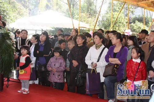 ǭ��ɽ��������2�ڻ�լ���� �ƽ��н����̸ߴ�4.7��Ԫ/�O