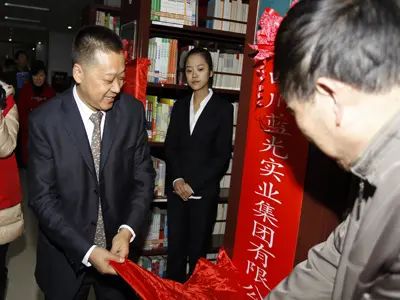 ���⼯�Ÿ����³����ܲ���־��ͬ��Ժ��һ��Ϊ���Ĵ���ѧ����ѧԺ����ͼ��ݡ���Ļ