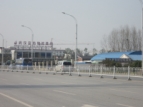 裕亚银湖城距离三环线也非常近，驾车经由三环线到武汉三镇都很方便。