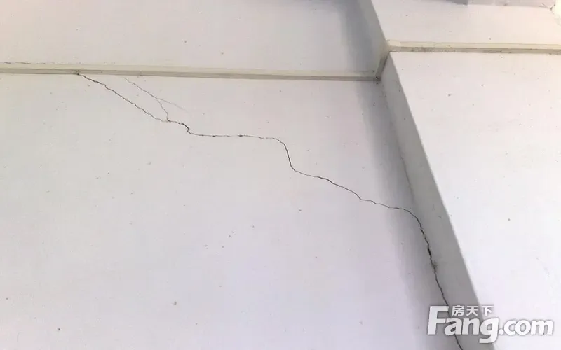造成墙面开裂的原因有哪些？墙面开裂应该怎样修补？ - 房天下装修知识